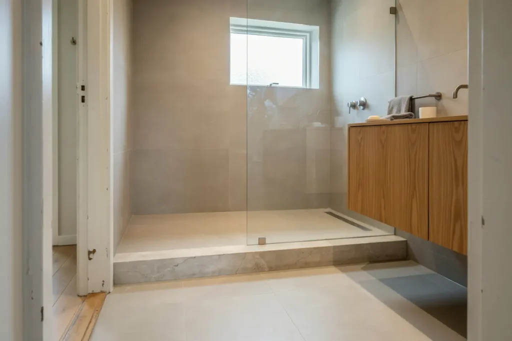badrumsrenovering i villa smart planering vanliga kostnadsf llor och val som h ller ver tid